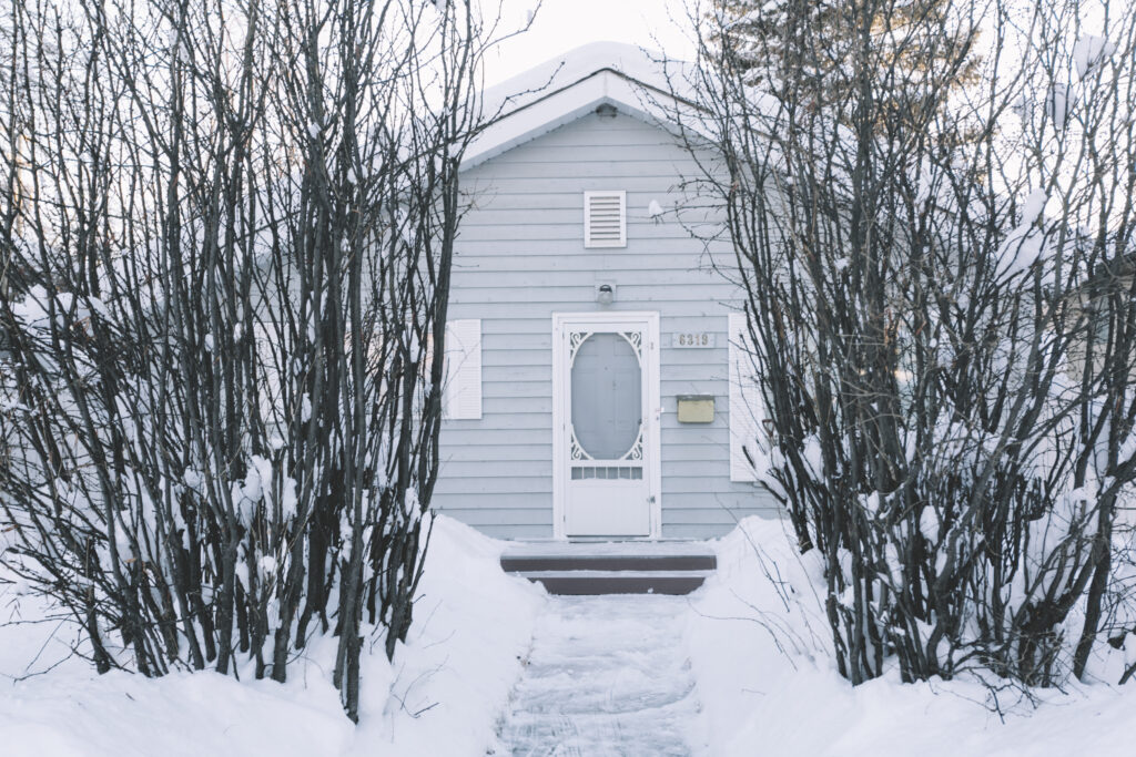 Can Safe Paw or Safe Thaw Edge or Damage Surfaces Like Walkways or Porches?