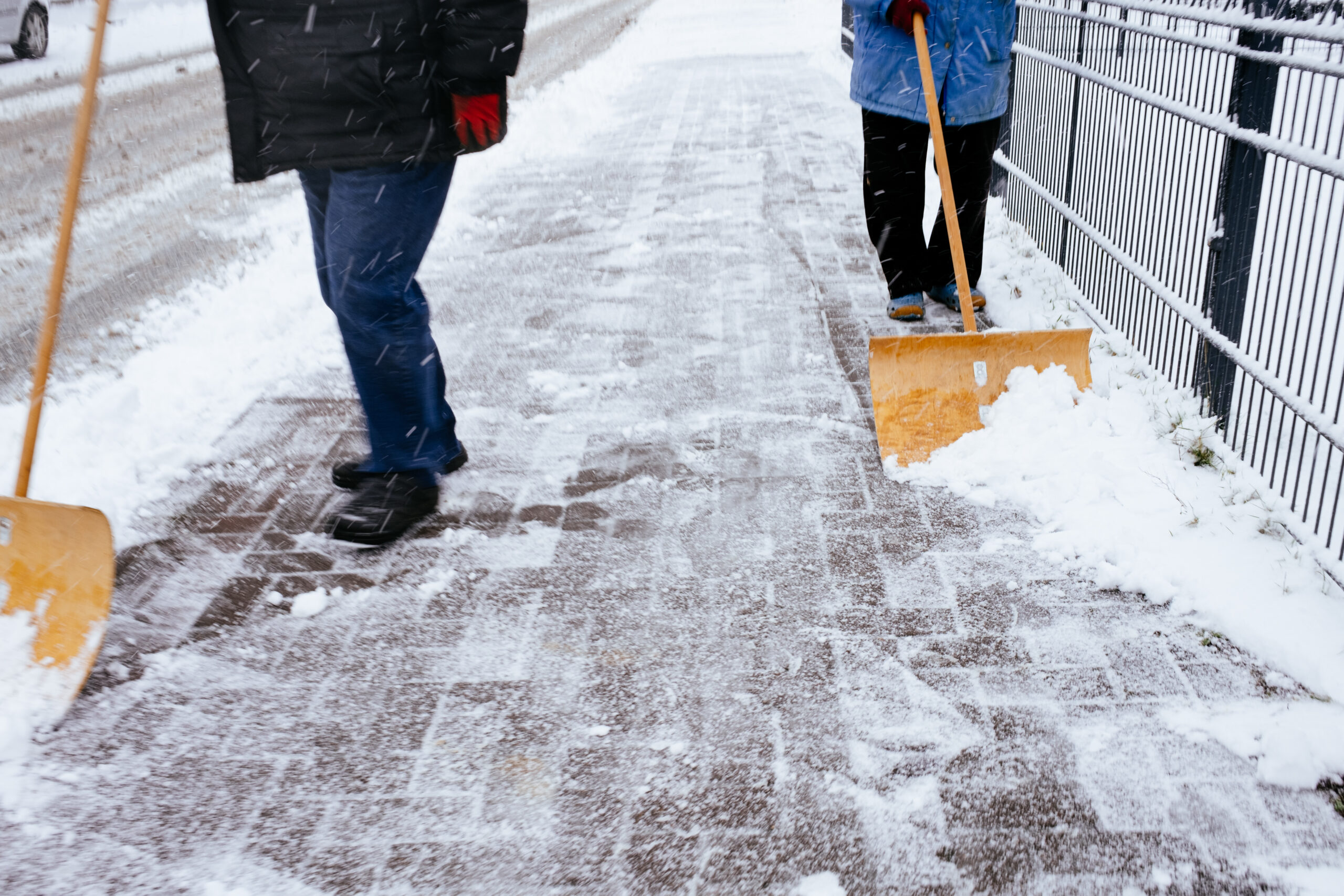 Does Safe Paw or Safe Thaw Leave a White Residue on the Sidewalk? And Will It Disappear?